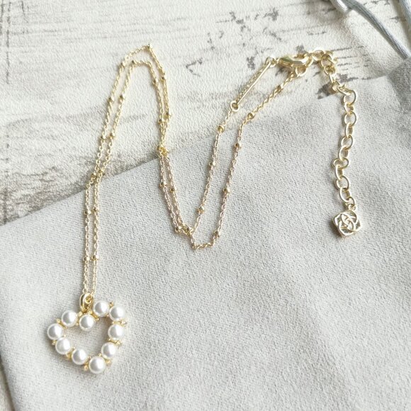 Kendra Scott Gold White Pearl Short Necklace - Ashton Heart - Picture 3 of 4